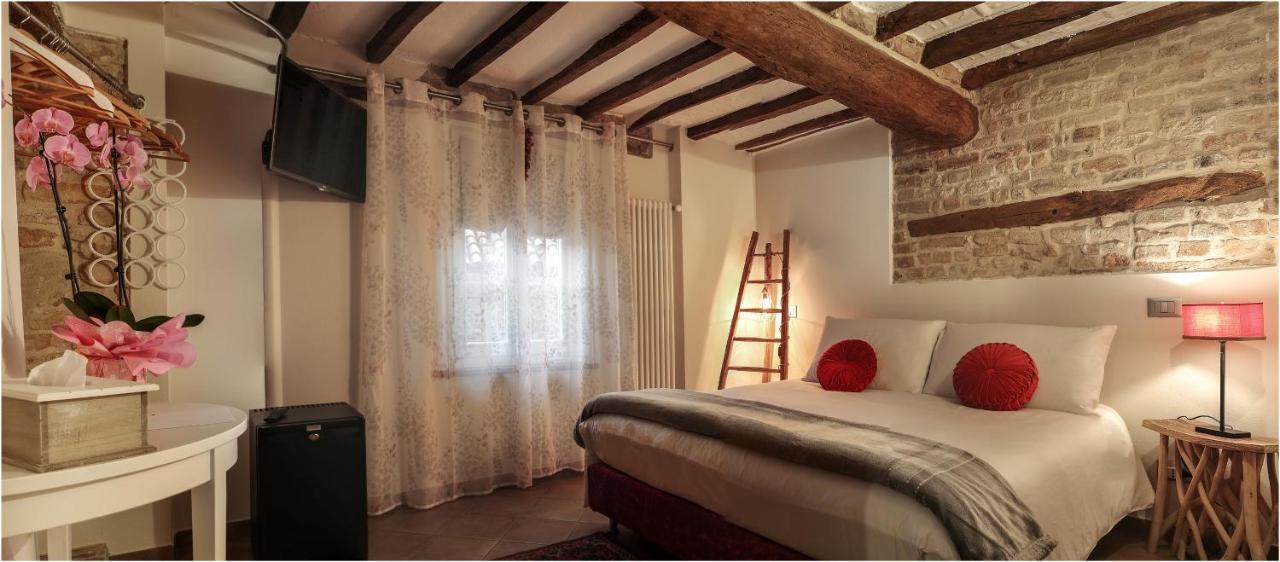 Il Giardino Sul Tetto B&B Guarene Exterior photo