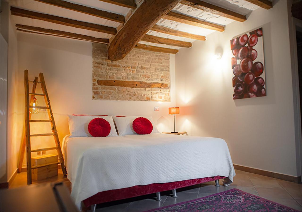 Il Giardino Sul Tetto B&B Guarene Exterior photo