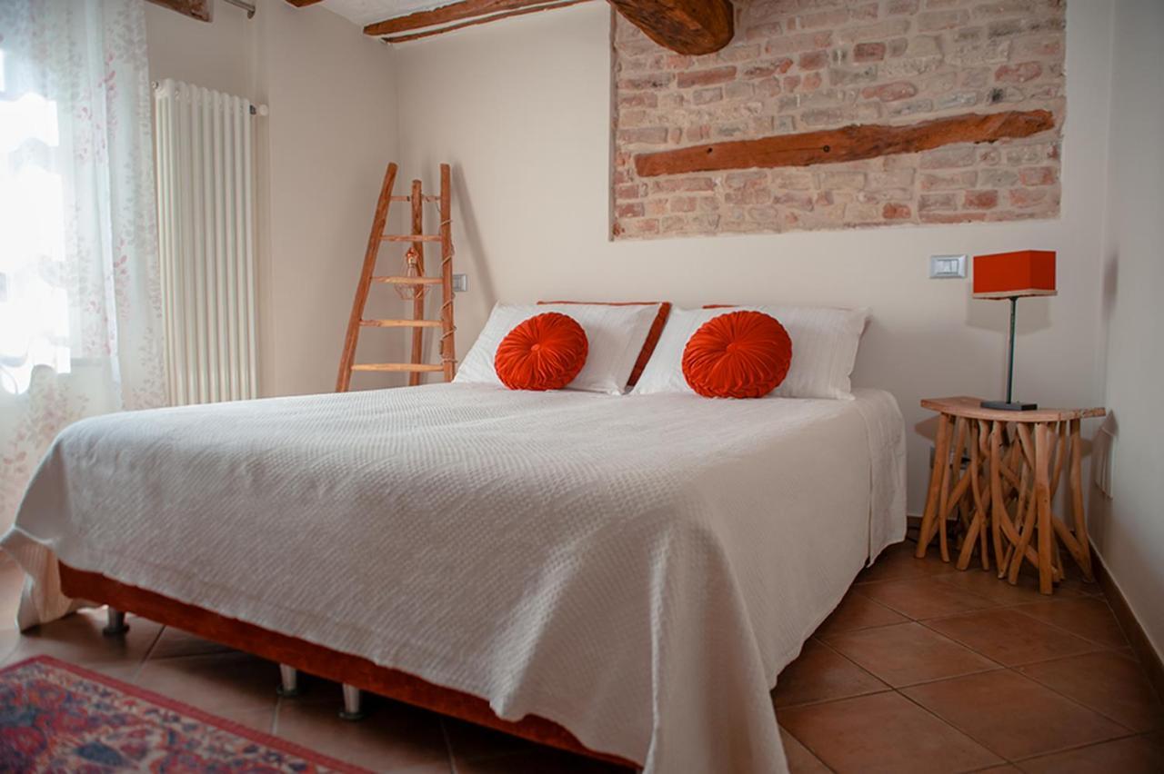 Il Giardino Sul Tetto B&B Guarene Exterior photo